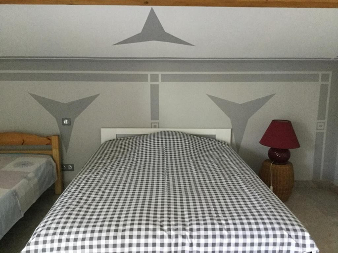 Bedroom 2, Appartement les Ecureuils, Bouches-du-Rhône