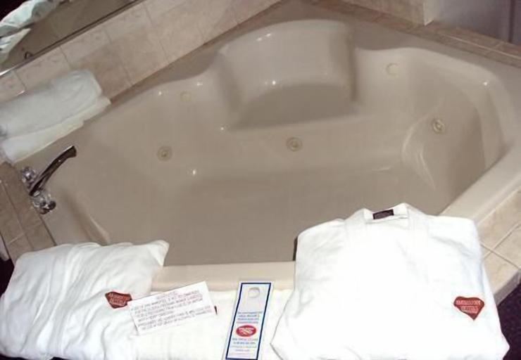 Bathroom 5, Days Inn by Wyndham Batavia Ohio, Clermont
