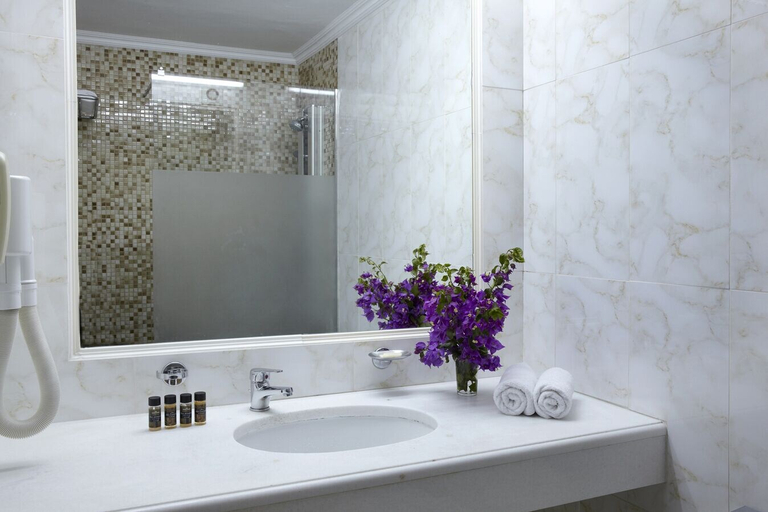 Bathroom 4, Sunshine Corfu Hotel & Spa All Inclusive, Ionian Islands