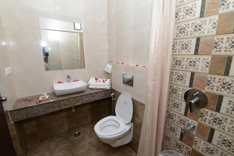 Bathroom 5, Hotel Sanobar, Udaipur