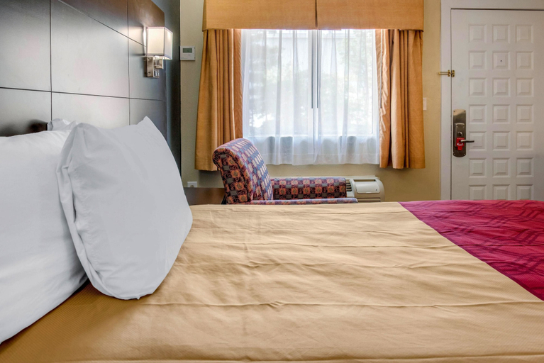 Bedroom 3, Econo Lodge Freeport - Brunswick Area, Cumberland