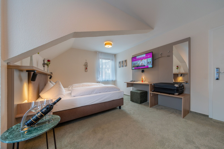 Bedroom 2, Landhotel Salmen, Ortenaukreis