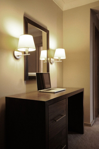 Others 5, Humber Royal Hotel, Lincolnshire