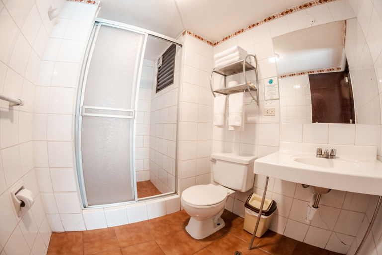 Bathroom 5, Cusco Plaza Nazarenas, Cusco
