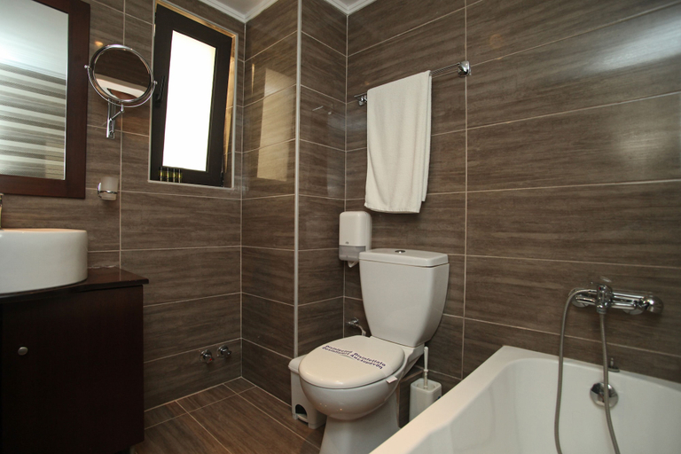 Bathroom 5, Naias Beach Hotel, Central Macedonia