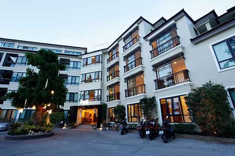 Exterior & Views