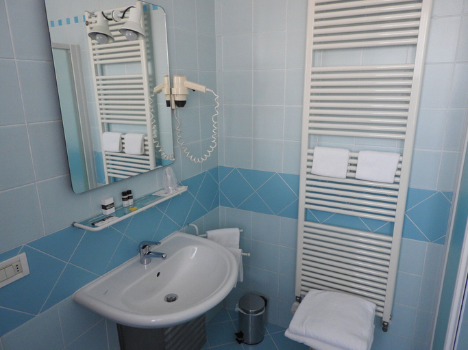 Bathroom 3, Hotel Centrale, Padua