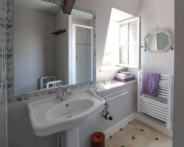 Bathroom 5, La Jariette, Deux-Sèvres