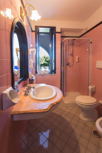 Bathroom 5, Hotel San Valentino, Napoli