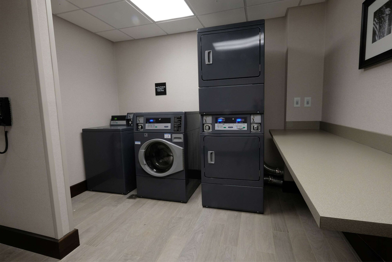 Others 5, Hampton Inn Searcy, White