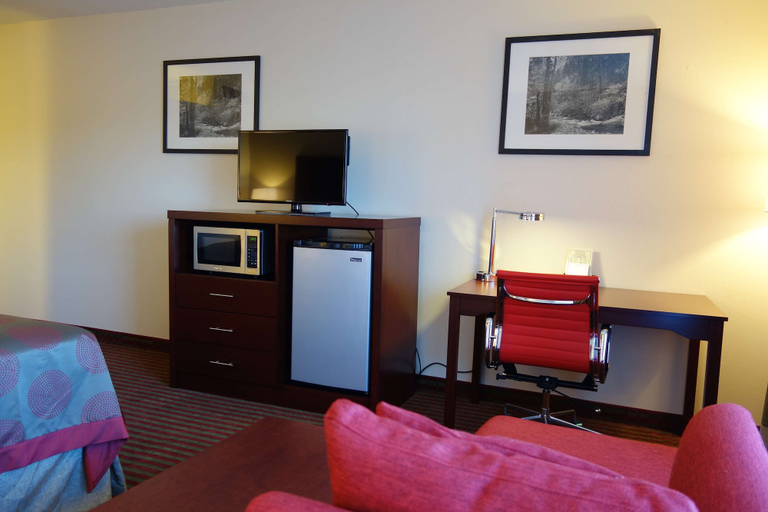 Bedroom 3, Ramada by Wyndham Sacramento, Sacramento