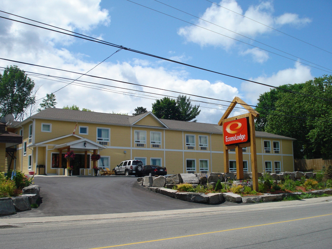 Exterior & Views 2, Econo Lodge, Muskoka