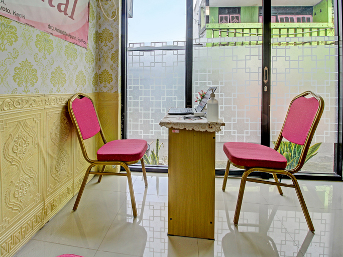 Public Area 2, OYO 92312 A+ Cozy Rooms Syariah, Kediri