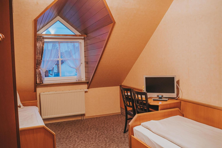Bedroom 2, Gasthaus zur Sonne, Main-Spessart