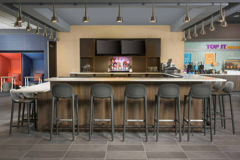 Food & Drinks 5, Tru By Hilton Atlanta NW Kennesaw, Cobb