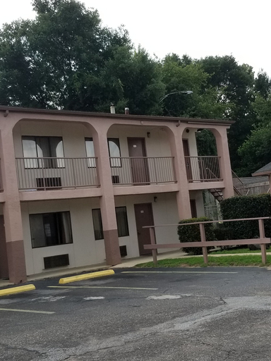 Exterior & Views 2, Executive Inn, Escambia