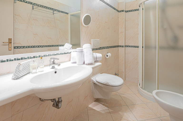 Bathroom 4, Adria, Ravenna