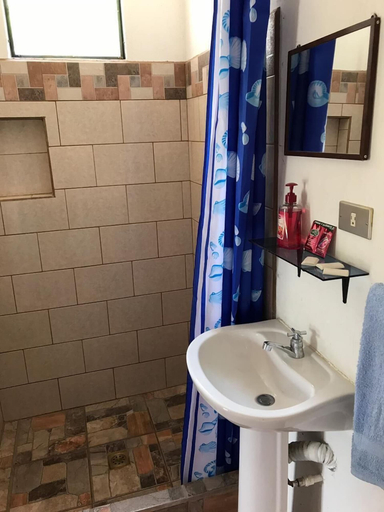 Bathroom 4, Lauris Hotel, Lanquín