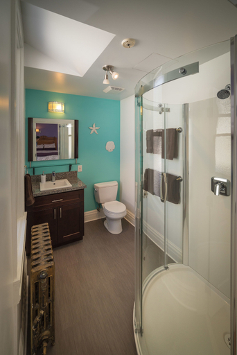 Bathroom 4, Cloudside Hotel, Central Kootenay
