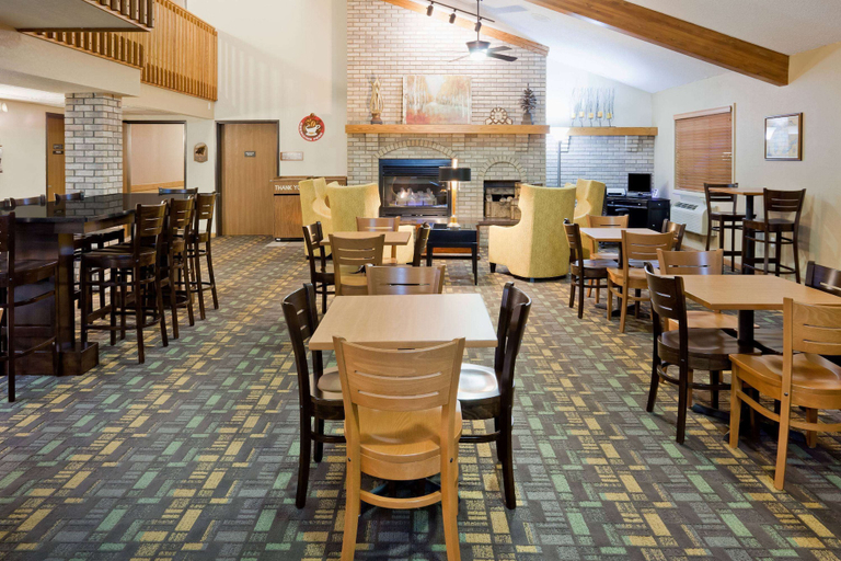 Food & Drinks 5, AmericInn by Wyndham Ironwood, Gogebic