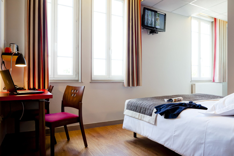 Bedroom 3, Domaine Lyon Saint Joseph, Rhône