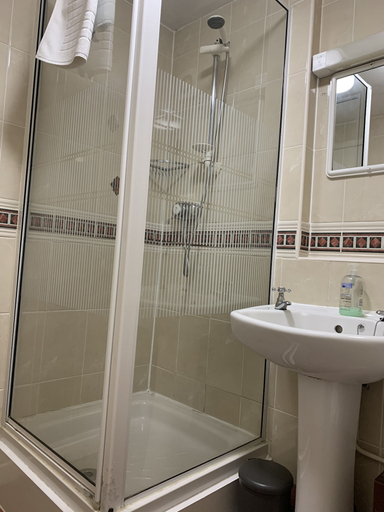 Bathroom 2, The Dog & Doublet Inn, Warwickshire