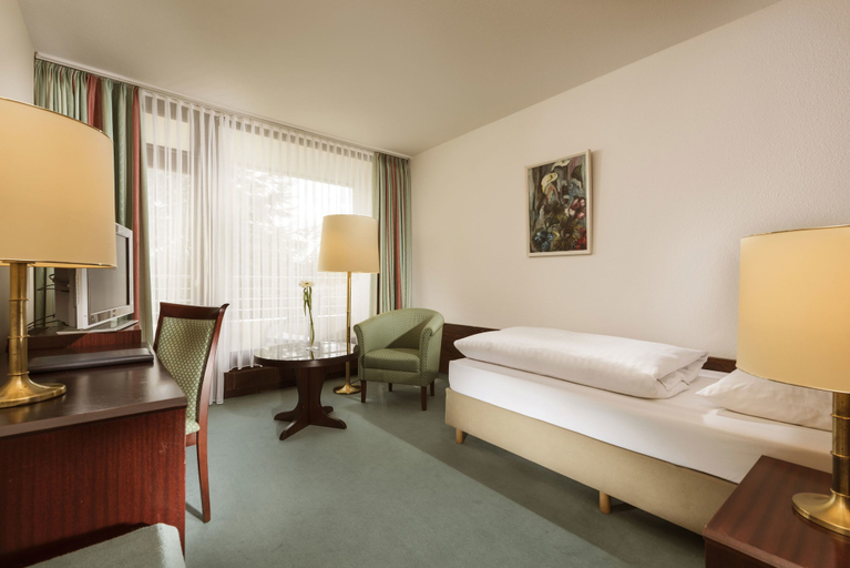 Bedroom 3, Maritim Hotel Bad Salzuflen, Lippe