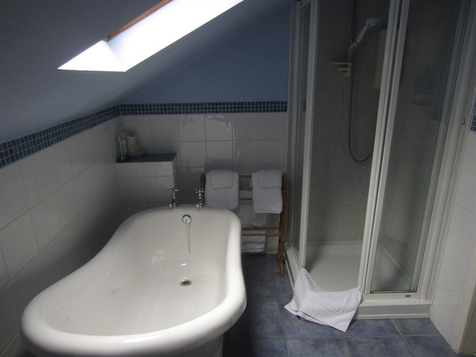 Bathroom 3, Fairlight Lodge, Cambridgeshire