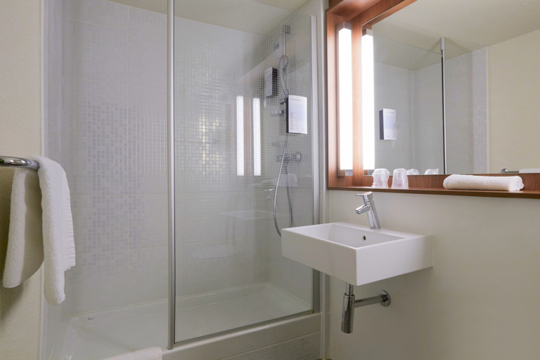 Bathroom 3, KYRIAD Sedan, Ardennes