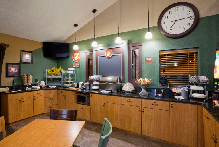 Food & Drinks 5, AmericInn by Wyndham Osceola, Clarke