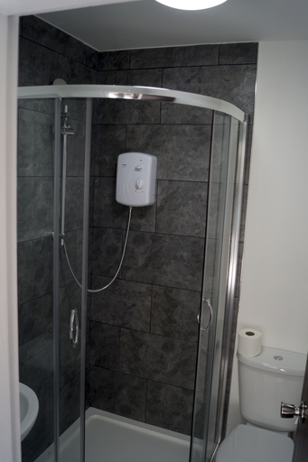 Bathroom 4, Kirks Korner Hotel, North Lincolnshire