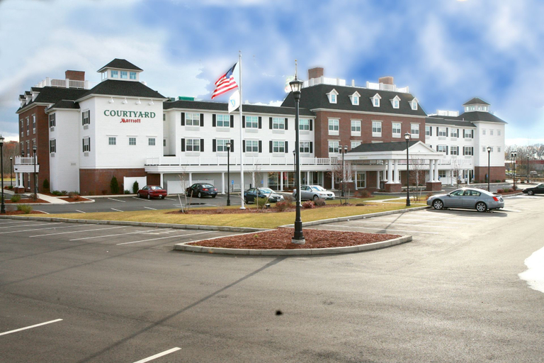 Exterior & Views 3, Courtyard by Marriott Hadley Amherst, Hampshire