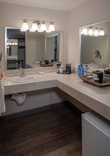 Bathroom 4, Bay Club Hotel & Marina, San Diego