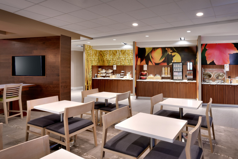 Food & Drinks 5, Fairfield Inn & Suites by Marriott Springfield North, Greene