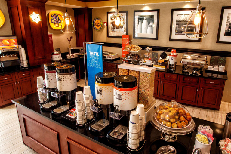 Food & Drinks 5, Hampton Inn & Suites Staten Island, New York
