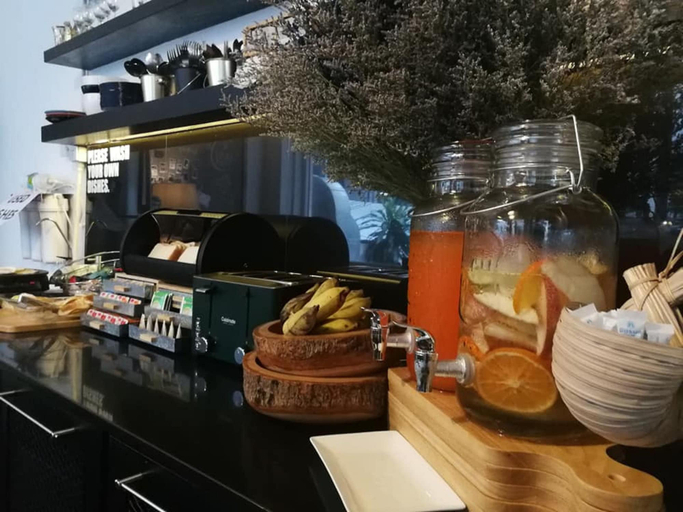 Food & Drinks 5, 3Howw Hostel at Sukhumvit 21, Wattana