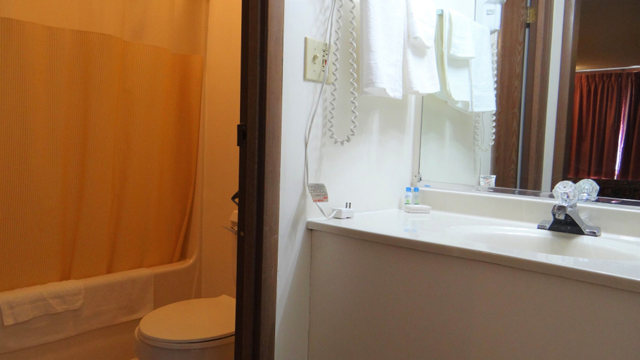 Bathroom 5, Stay Inn, Ottawa