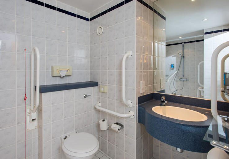 Bathroom 4, Holiday Inn Express INVERNESS by IHG, Highland