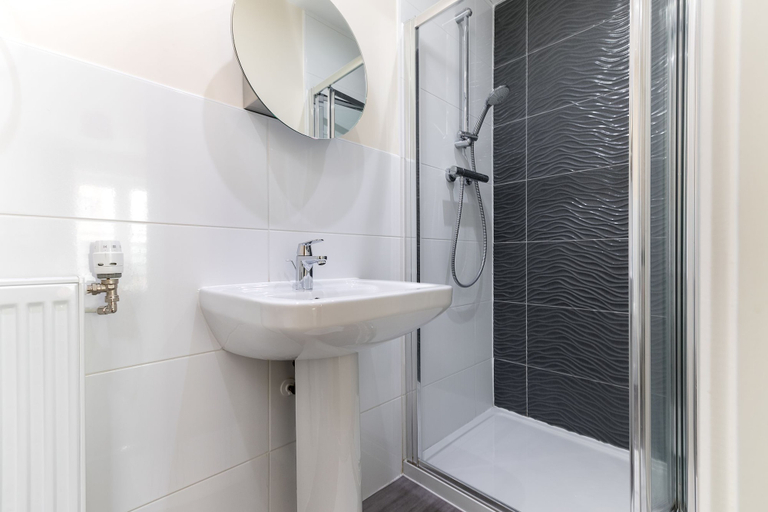 Bathroom 3, KVM - Quayside House, Peterborough