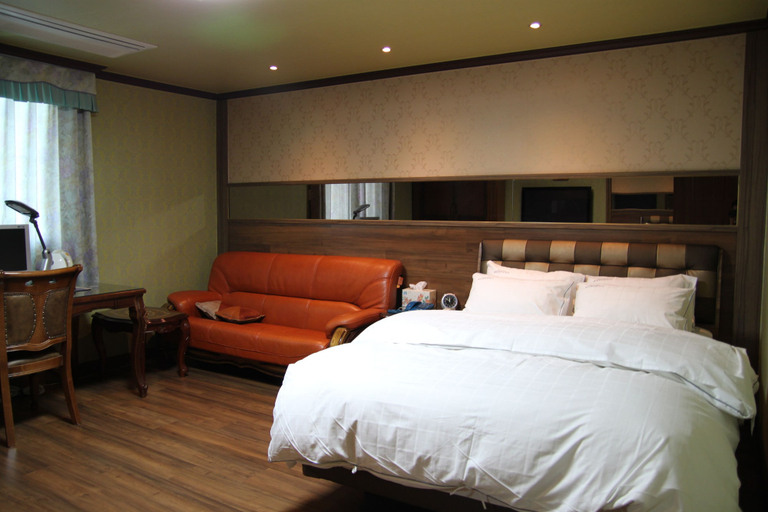 Bedroom 2, Western Hotel, Gunsan