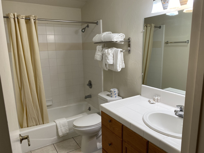 Bathroom 4, Bide-A-Wee Inn, Monterey