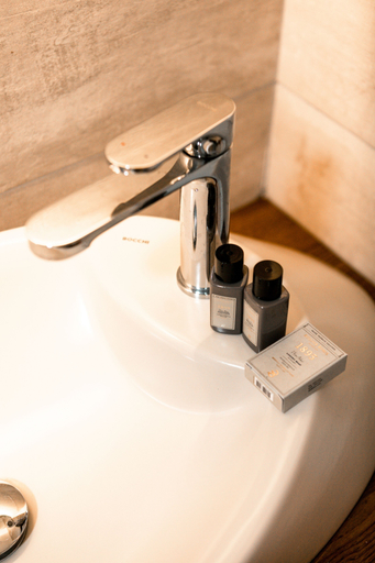 Bathroom 2, Molo Urla, Urla