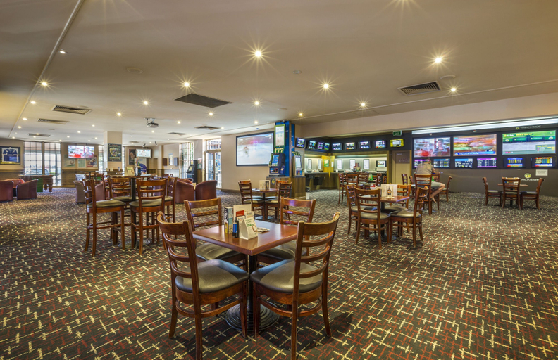 Food & Drinks 5, Nightcap at Sylvania Hotel, Hume - Broadmeadows