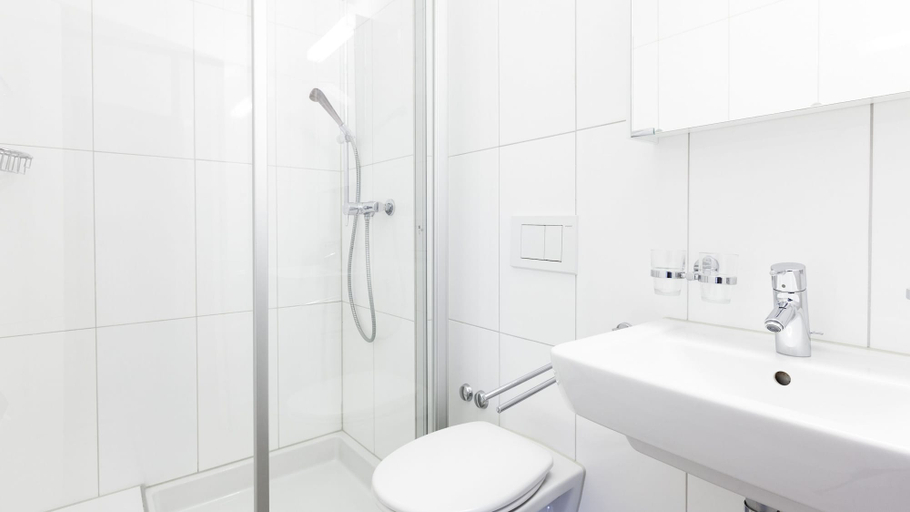 Bathroom 3, Apartments Swiss Star Marc Aurel, Zürich