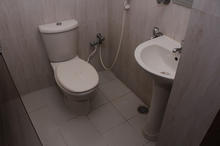 Bathroom 2, Hotel Diamond Park, Chittagong