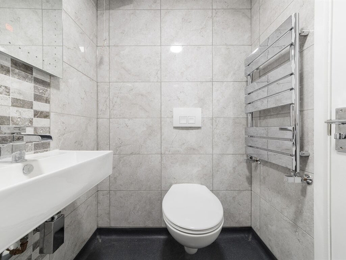 Bathroom 4, Blue Star House, Portsmouth