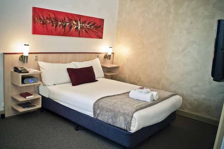 Bedroom 2, Metro Hotel Perth, South Perth