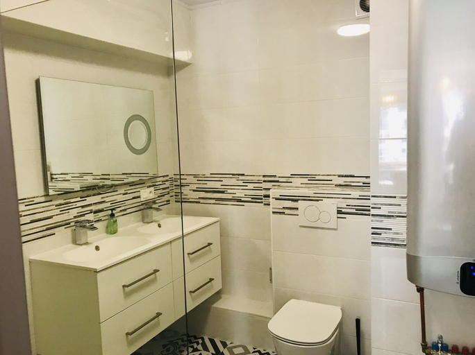 Bathroom 4, Renovated Apartment in Antwerp, Antwerpen