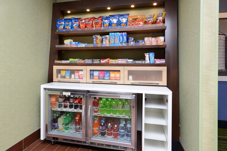 Food & Drinks 5, Hampton Inn Roxboro, Person