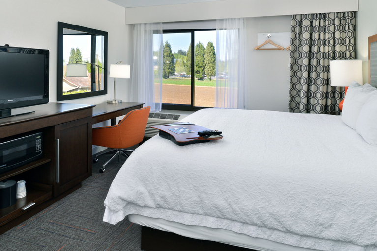Bedroom 3, Hampton Inn Portland East, Multnomah